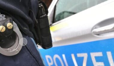 Täter bedrohen 74-Jährigen mit einem Messer