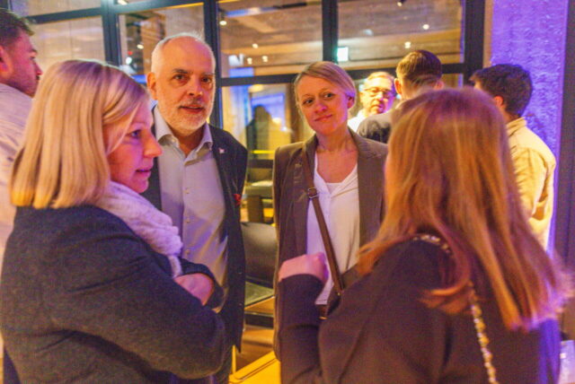 Dortmunds Oberbürgermeister Alexander Kalouti (links), CDU, im Gespräch mit RN-Chefredakteur Jens Ostrowski.