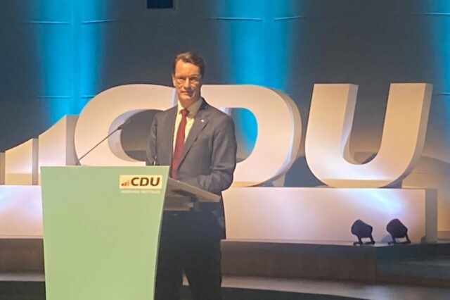 NRW-Ministerpräsident Hendrik Wüst bei seiner Rede auf dem Neujahrsempfang der CDU NRW im Konzerthaus. 