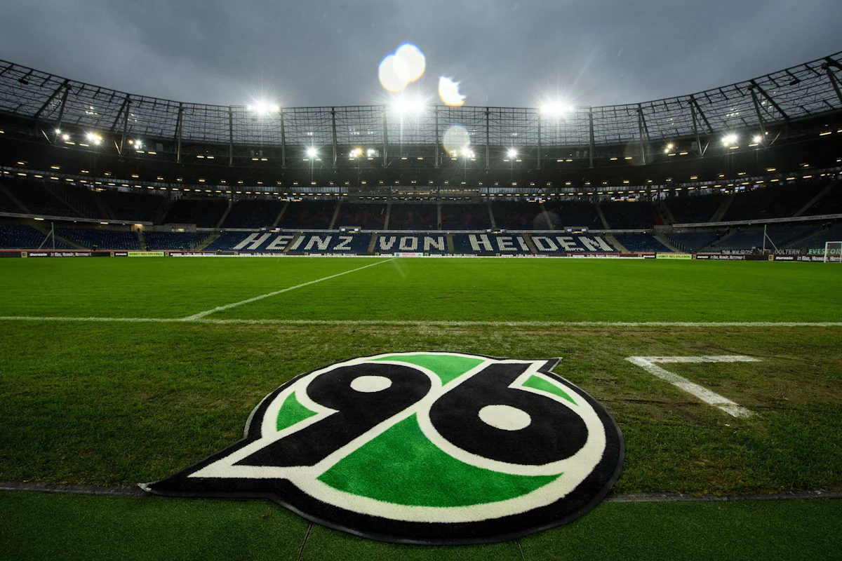 Fußball - Von Leihe zu Leihe: Neuer Anlauf für Hannover-Keeper Wechsel - Sport