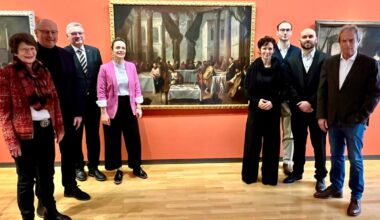 An der Wand hängt es schon lange, doch erst jetzt gehört das Gemälde dem Museum