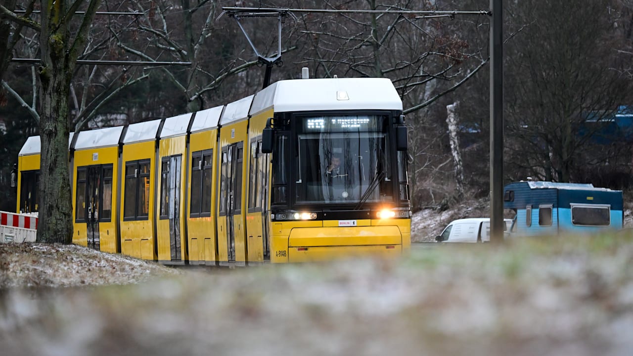 Berlin: Eisregen legt Tram-Netz lahm | News