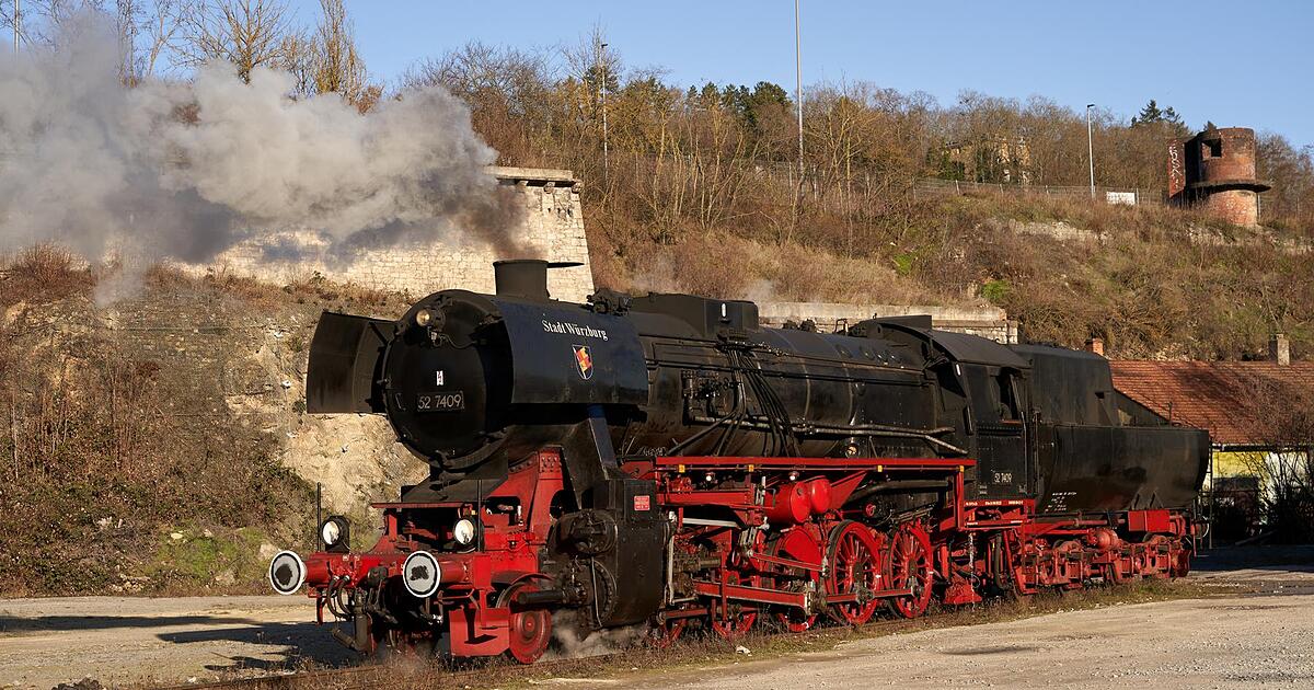 Nostalgie-Sonderzug fährt durch den Spessart