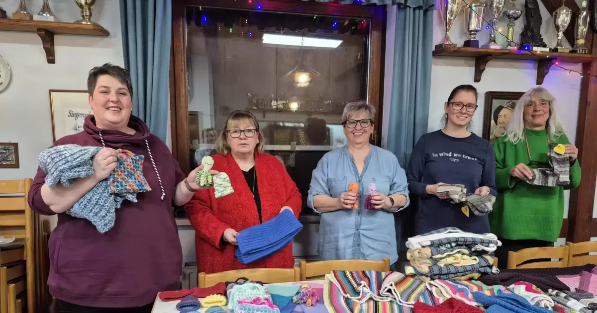 Alles in Handarbeit: Gruppe strickt für Kliniken und Pflegeeinrichtungen - Ludwigshafen
