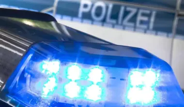 Mann bedroht Reisende und greift Polizisten an - Mannheim