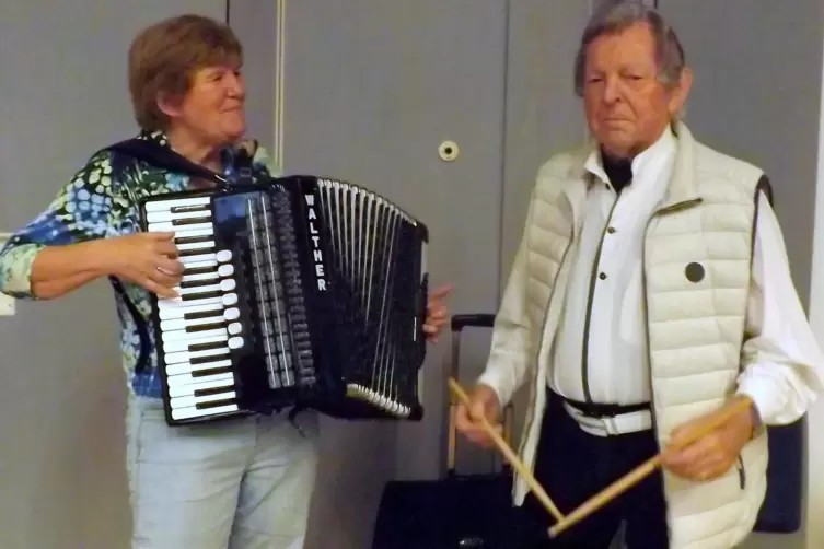 Die beiden Instrumentalisten: Petra Trenkle und Werner Ockuly.