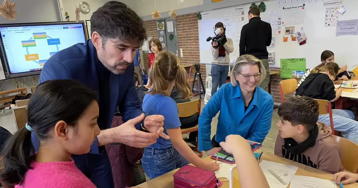 Schulen: Bildungsministerium und BASF arbeiten weiterhin zusammen - Ludwigshafen