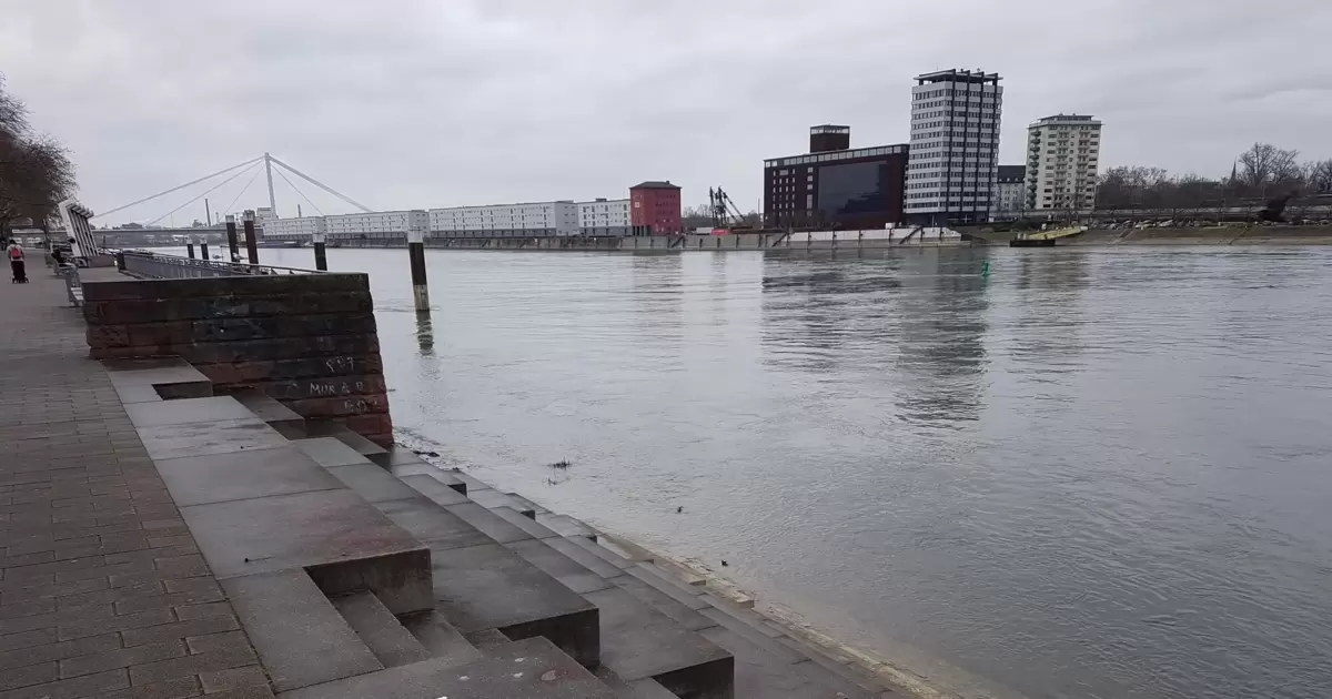 Rheinpromenade: 25-Jährige geschlagen und ausgeraubt – Täter flüchten - Ludwigshafen