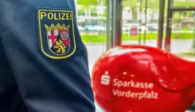 Ortstermin in Sparkasse: Polizei klärt über Betrugsmaschen auf - Ludwigshafen