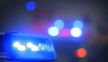 Frontalzusammenstoß auf B35 mit mehreren Verletzten: Vollsperrung bei Graben-Neudorf - Kreis Karlsruhe