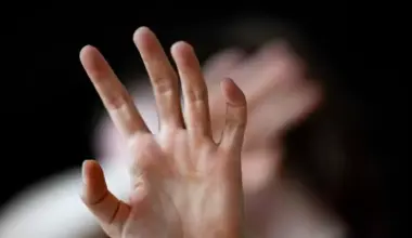 Männer greifen 19-Jährigen an und erbeuten Wertgegenstände - Mannheim