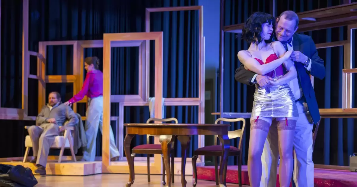 „Und wenn wir alle zusammenziehen?“: Gewitztes Gastspiel im Pfalzbau über eine Senioren-WG - Pfalzbau