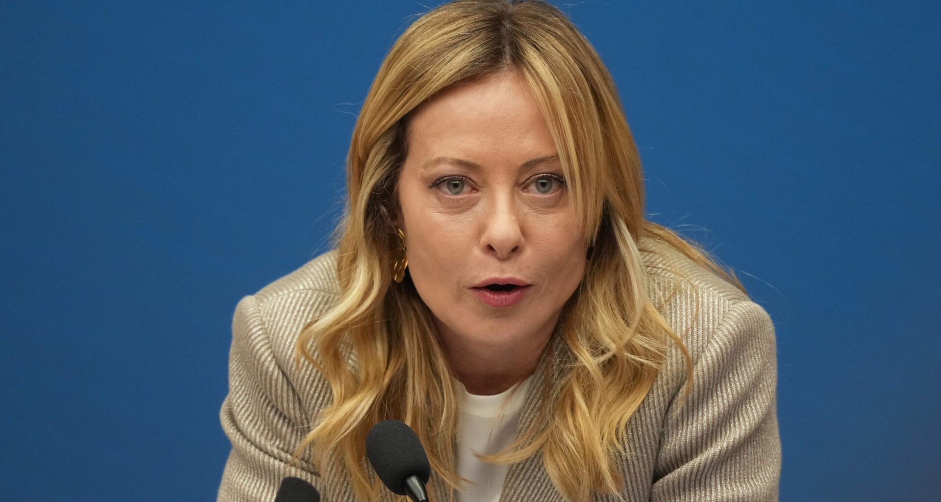Italiens Ministerpräsidentin Giorgia Meloni stellt sich hinter Macrons Forderung nach Gesprächen mit dem Kreml