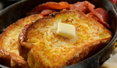 Ein Toastbrot mit Butter und Bacon.