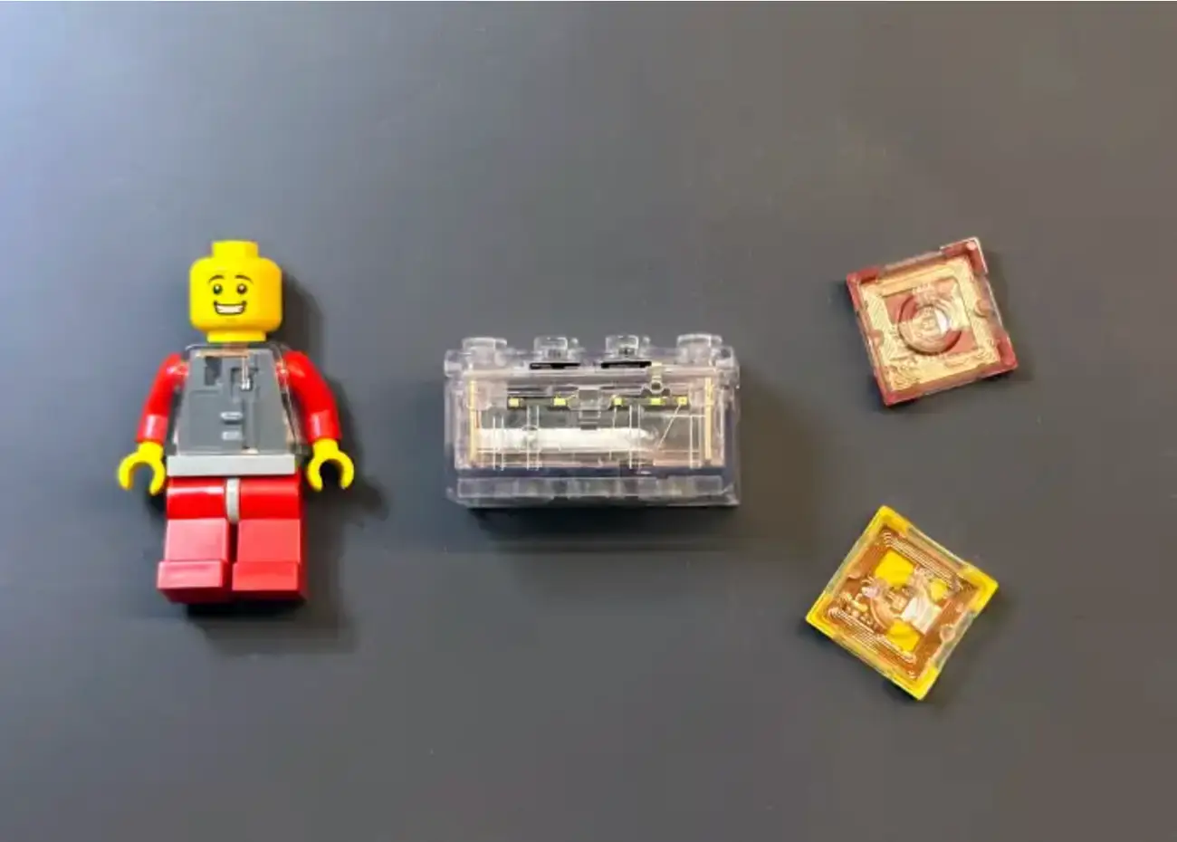 Der neue Smart Brick von Lego kann Geräusche machen, leuchten und Figuren erkennen.