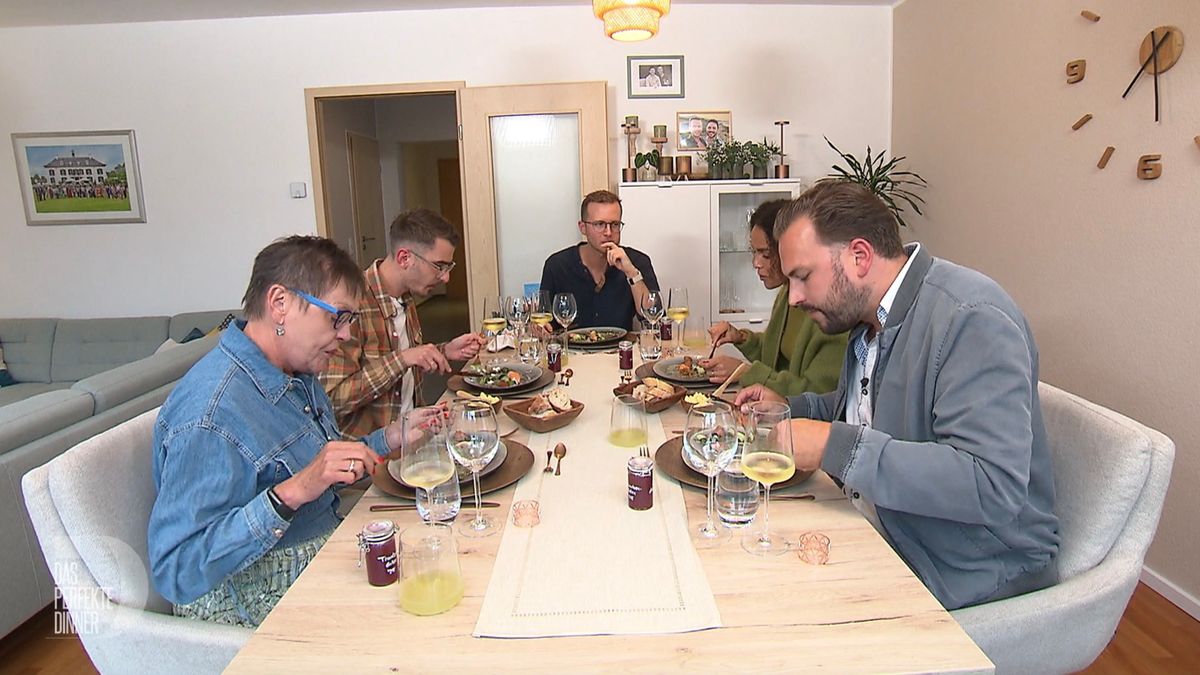 "Perfektes Dinner"-Gäste kommen bei Basti an ihre Grenzen: "Ganz schön frech für Tag 1!"