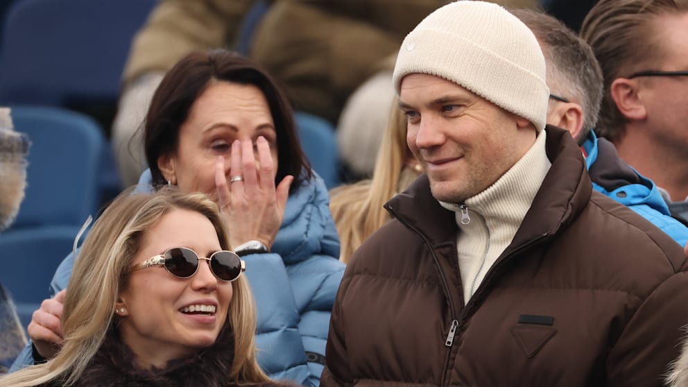 Bayern-Torwart Manuel Neuer (39) schaute am Sonntag mit Ehefrau Anika beim Skirennen in Kitzbühel vorbei