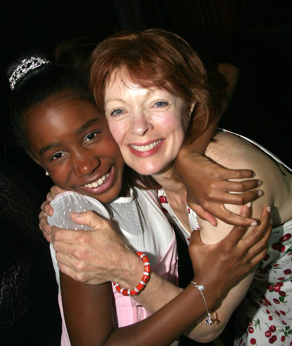 Underwood, hier zusammen mit der Schauspielerin Frances Fisher (heute 73), spielte kurzzeitig auch Theater und stand als kleine Inez während der ersten landesweiten Tournee des Musicals „Hairspray“auf der Bühne