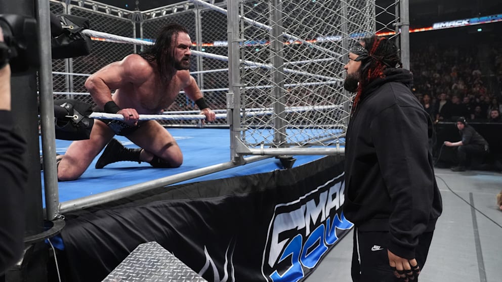 Jacob Fatu (r.) verhalf Drew McIntyre unabsichtlich zum Titelgewinn