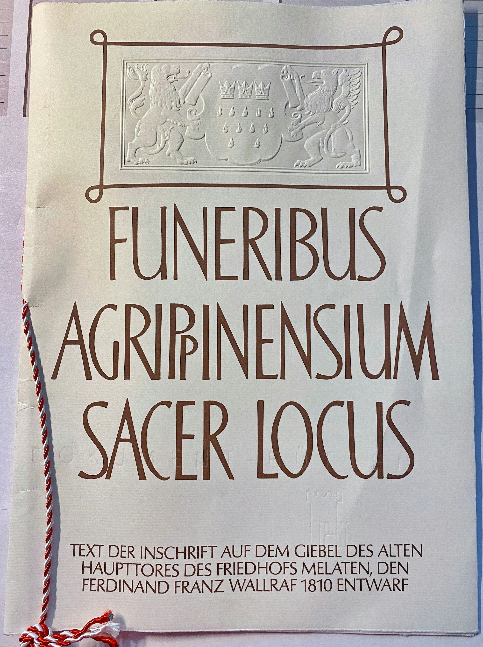 Die Grabpaten erhalten eine schön gestaltete Urkunde von der Stadt.