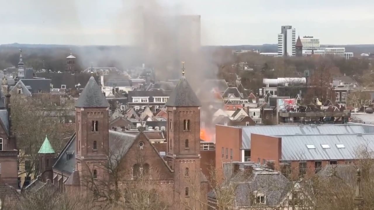 Ursache noch unklar: Mehrere Explosionen lösen Großbrand in Utrecht aus | News