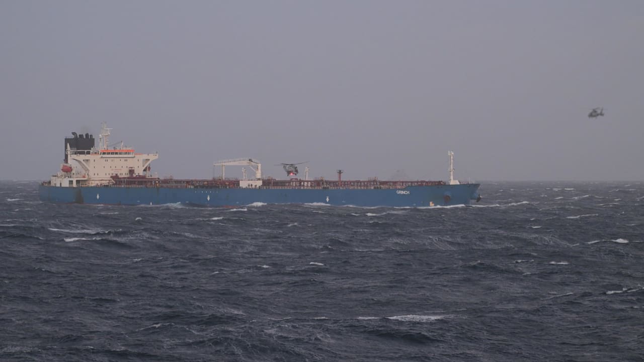 Im Mittelmeer: Frankreich-Marine stoppt Russen-Tanker | Politik