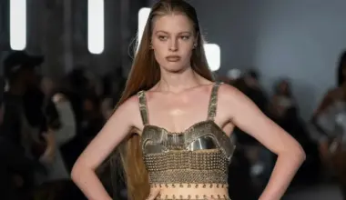 Tochter Vivian Wilson posiert in Dessous-Kampagne von Rihanna