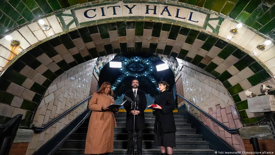 Trump-Gegner Mamdani tritt Bürgermeister-Amt an – DW – 01.01.2026