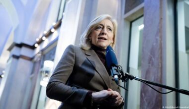 Warken weist Kennedy-Kritik scharf zurück – DW – 11.01.2026