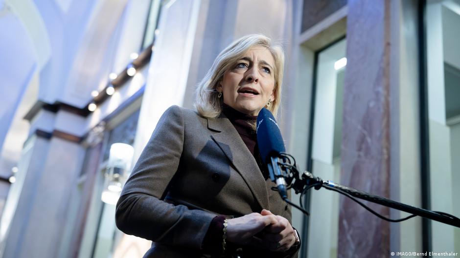 Warken weist Kennedy-Kritik scharf zurück – DW – 11.01.2026