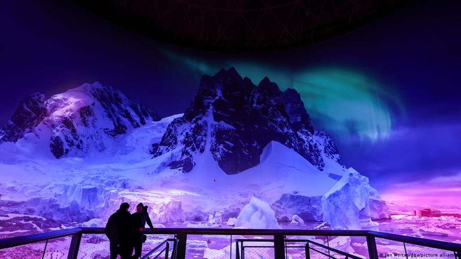 Yadegar Asisi - ein Künstler, der Welten erschafft - dw.com