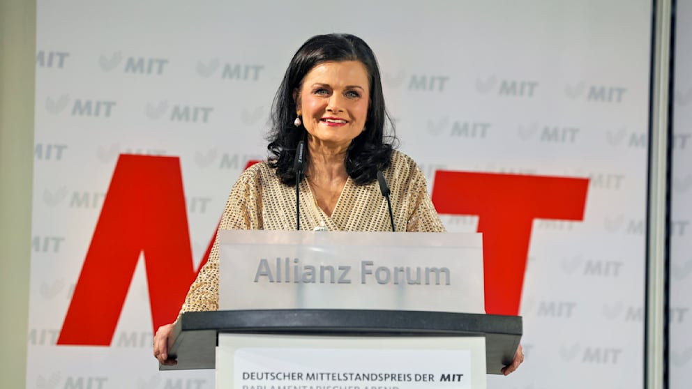 mit Bundeskanzler Friedrich Merz (70, CDU) und Schwedens Königin Silvia im November am Brandenburger Tor