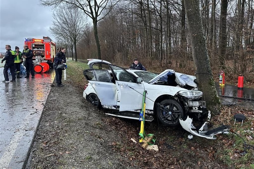Vier Verletzte bei schwerem Unfall auf der K3 im Kreis Warendorf