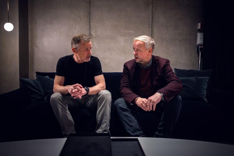 BILD-Reporter Thomas Kielhorn (r.) traf Star-Autor Jo Nesbø in Stuttgart