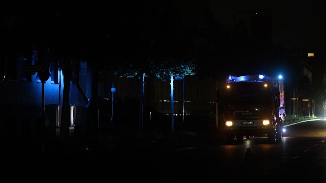 50.000 Haushalte betroffen: Stromausfall in Berlin war ein Brandanschlag | Regional