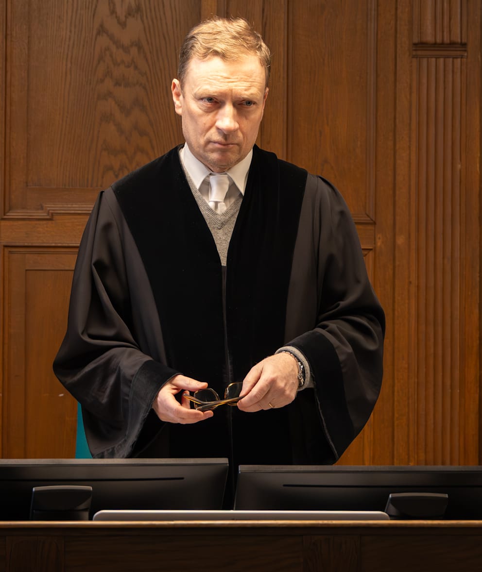 Der Vorsitzende Richter in dem Prozess wegen Körperverletzung und Raub
