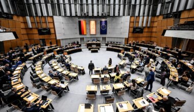 Sonntagsfrage - Umfrage: CDU bleibt stärkste Kraft in Berlin - Politik