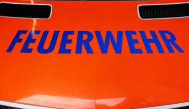 Brände - Feuer in Hamburg-Jenfeld ist unter Kontrolle - Panorama