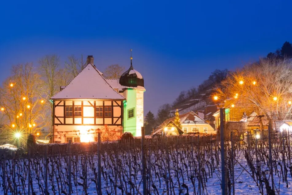 Beim traditionellen Anglühen auf Schloss Hoflößnitz könnt Ihr die winterliche Atmosphäre genießen.
