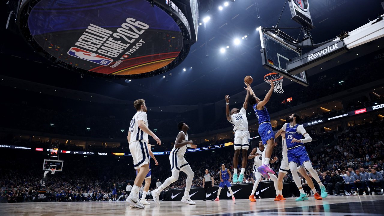 "Falsches" Heimspiel und Dunk des Jahres: NBA-Spektakel in Berlin