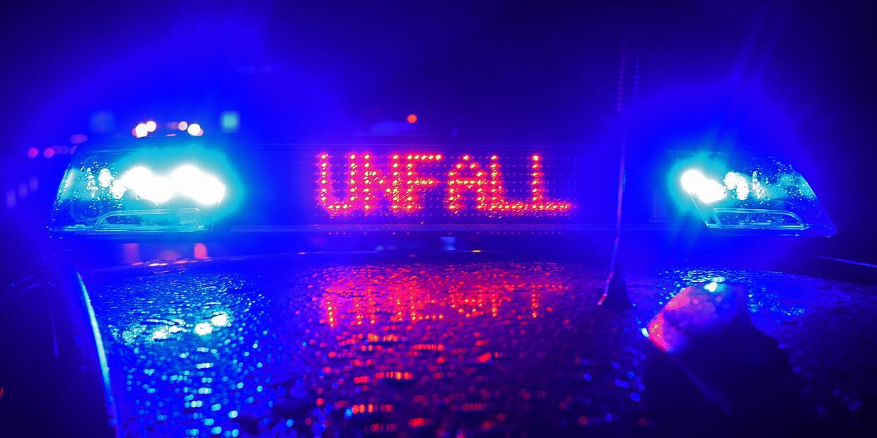 Kollision bei Blaulichteinsatz: Streifenwagen rammt Tram