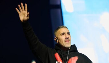 Erstes Konzert - junge Fans warten in der Kälte auf ihr Idol