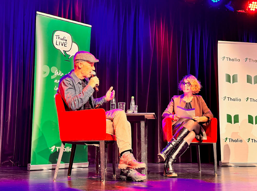 Jo Nesbø stellte sein neues Werk im Stuttgarter Renitenztheater vor und stellte sich den Fragen von Moderatorin Stefanie Wally