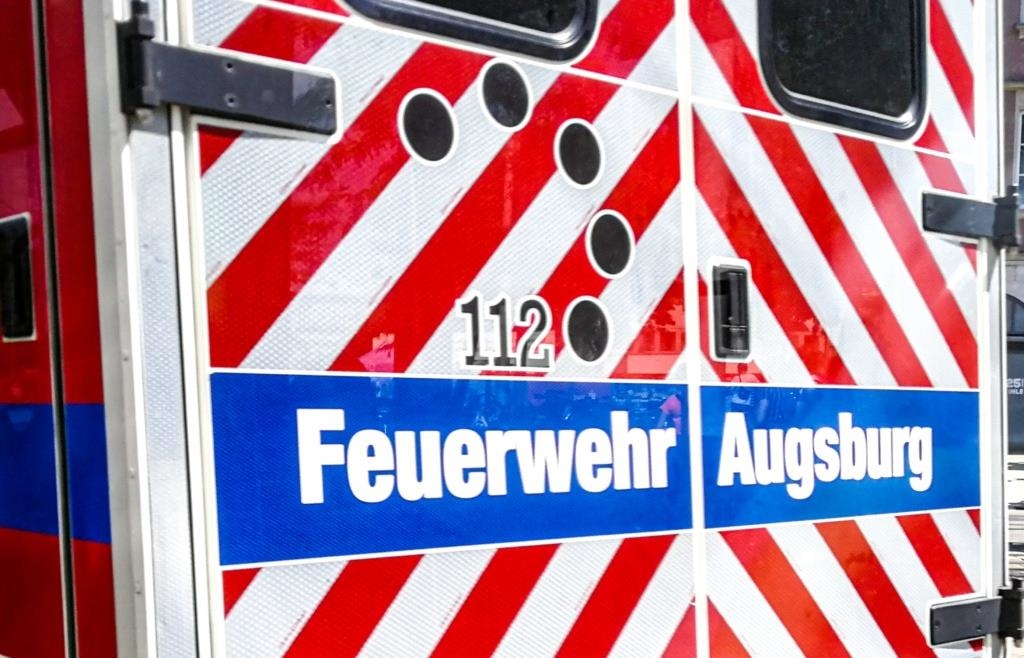 Zwei Buben (11 und 15) zünden in Augsburg Christbaum an