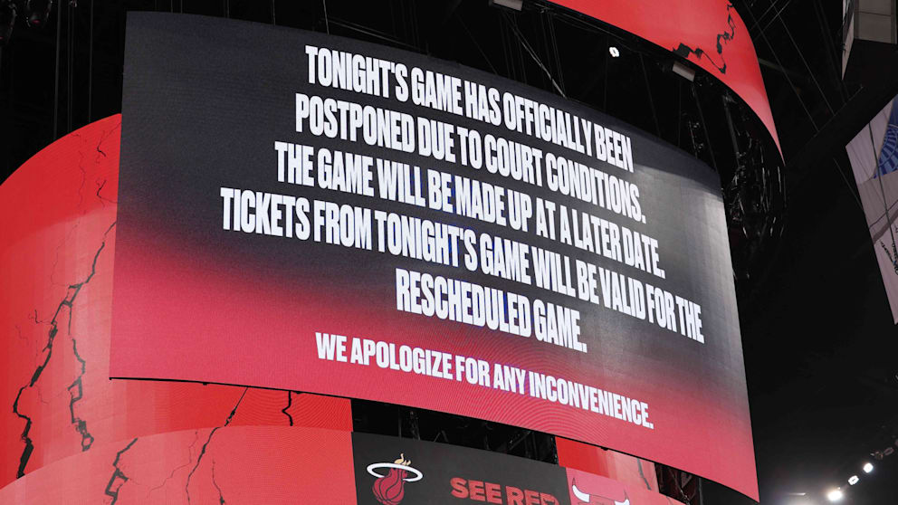 So wurde die Absage der Partie auf dem Video-Würfel der Halle verkündet