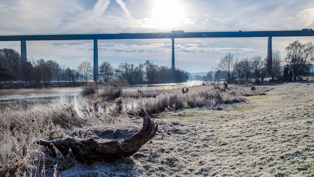 Tausende Pendler auf A52 betroffen: Ruhrtalbrücke wegen Schäden ab sofort gesperrt | Regional