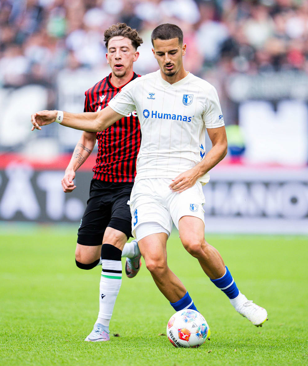 Beim Auswärtsspiel in Hannover stand Andi Hoti (22/r.) letztmals in der Startelf