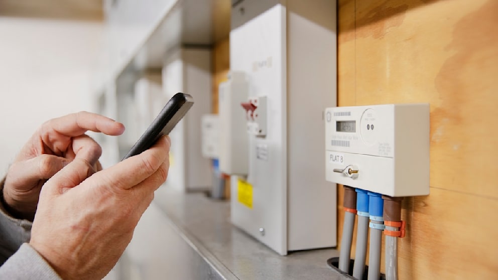 Mit Hilfe einer Smartphone.App und einem „Smart Meter“ kann der Strom minutengenau abgerechnet werden