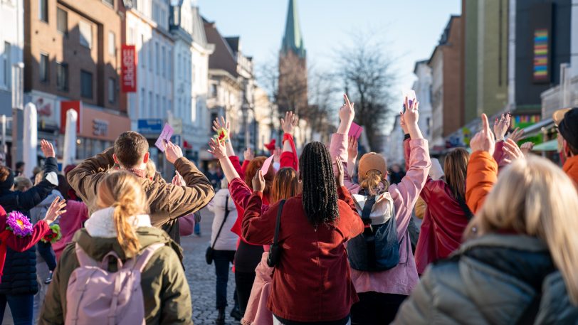 Demo 'One Billion Rising' vor dem City Center