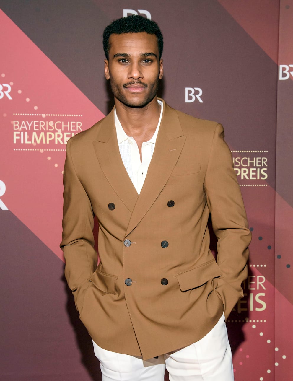 Tijan Njie (34) wurde durch „Alles was zählt“ bekannt. Der Schauspieler und Fußballer lebt in Köln